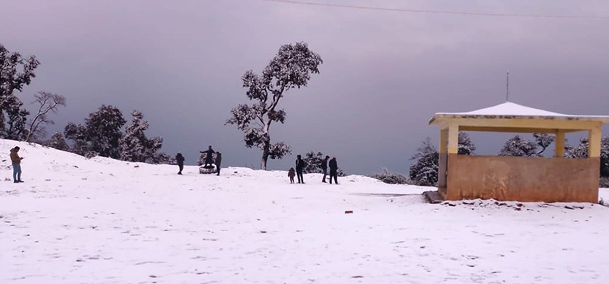 सुदूरपहाडमा हिमपात, जनजीवन प्रभावित