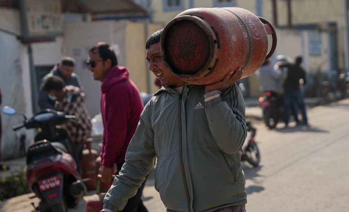 ग्यासको आयात निरन्तर छ, अनावश्यक सञ्चिती नगरौँ : निगम