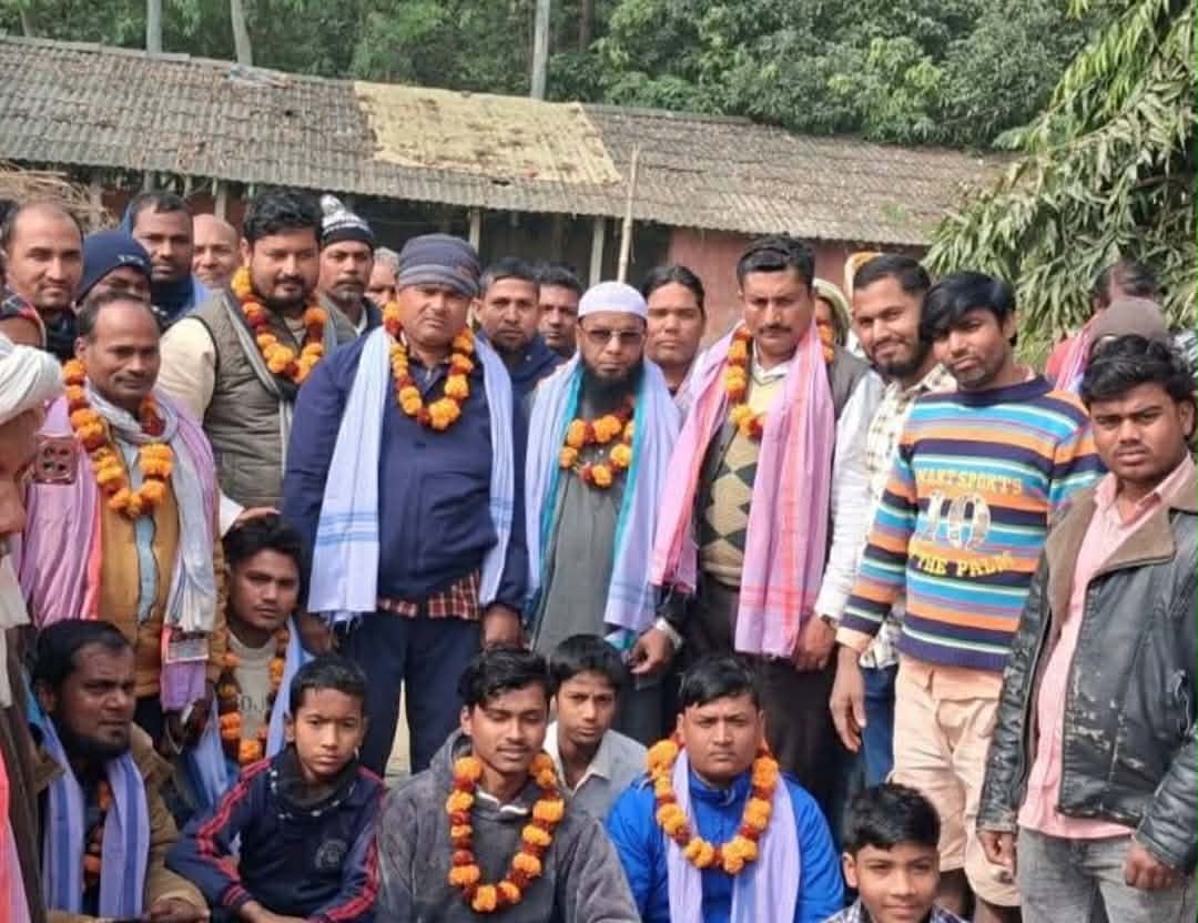 रौतहट–३ मा कांग्रेससहित विभिन्न दल परित्याग गरी दर्जनौं नेता–कार्यकर्ता एमालेमा प्रवेश