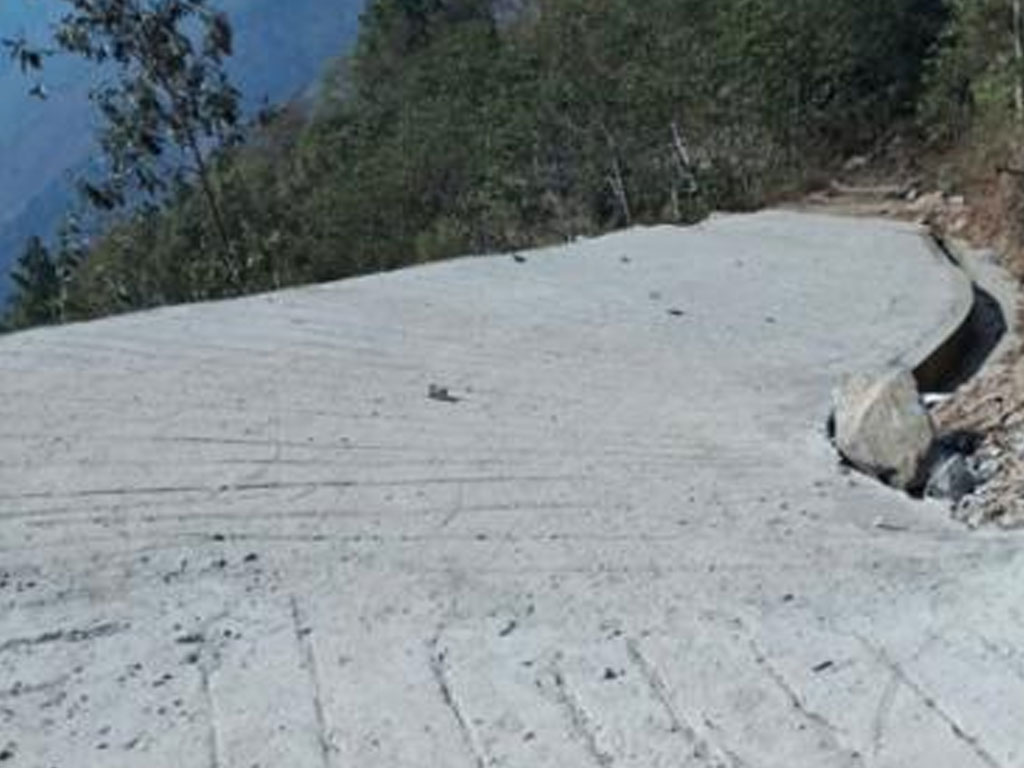 आँबुखैरेनीका तीन सडक धमाधम स्तरोन्नति हुँदै