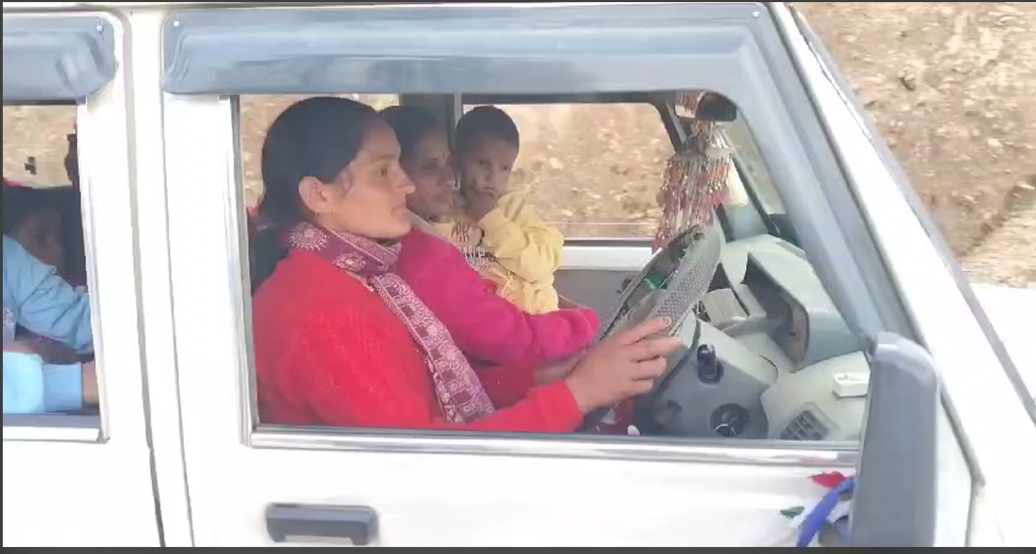 बैतडीका गृहिणी महिला ‘ड्राइभर’, तीन जनासँग लाइसेन्स