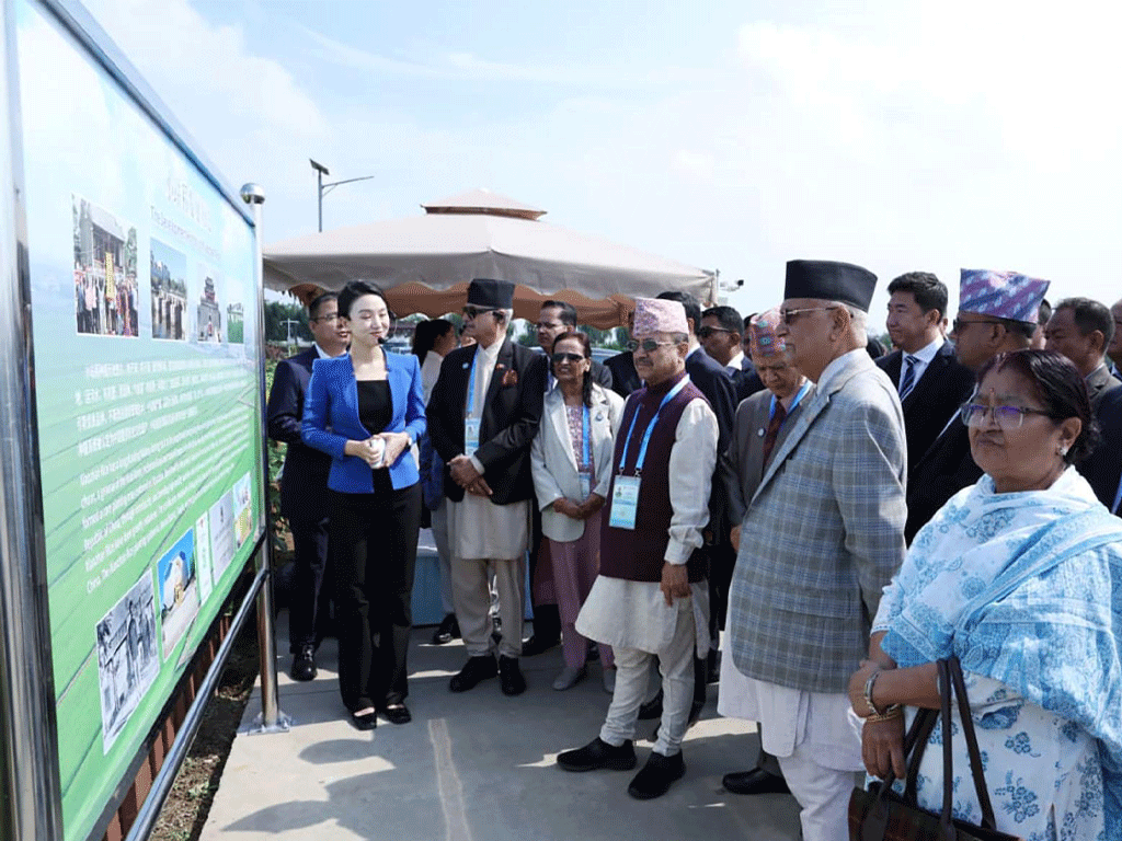 प्रधानमन्त्री ओलीद्वारा धान उत्पादन विशेष क्षेत्रको अवलोकन