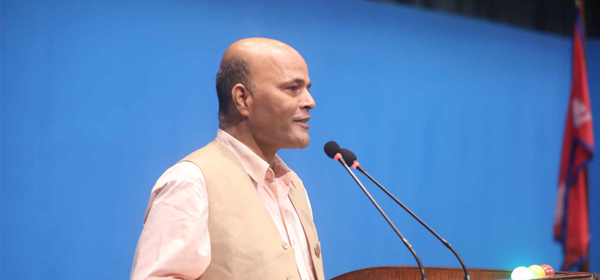 सरकार नाङ्गै तर भन्न कोही तयार छैन : सांसद सिंह