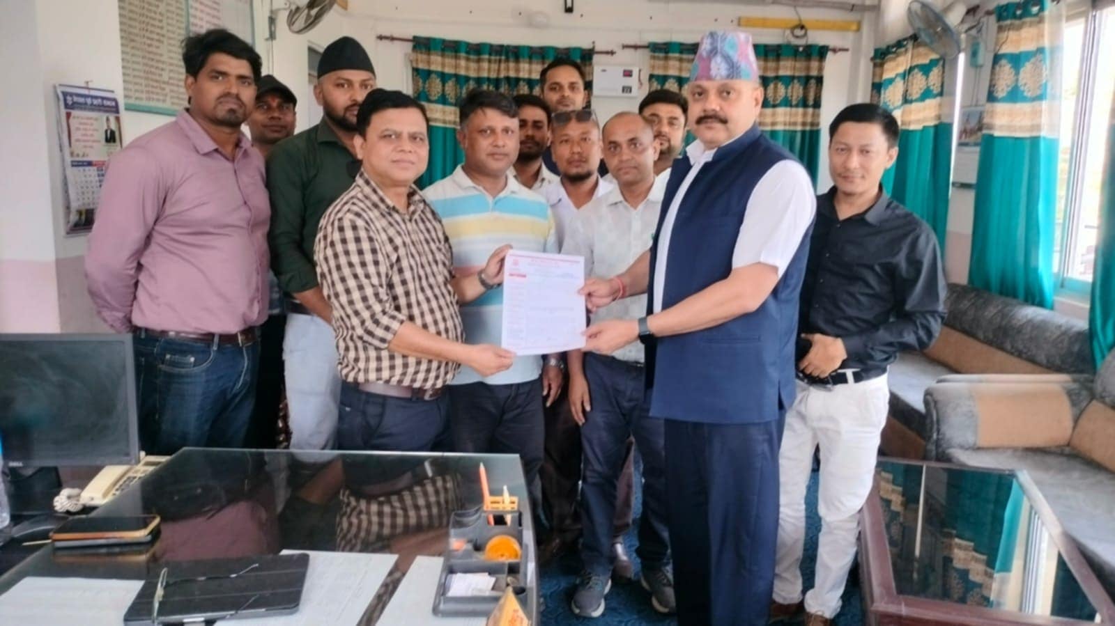 कोशी प्रदेश चिकित्सक संघले प्रशासनमार्फत प्रधानमन्त्रीलाई बुझायो ज्ञापनपत्र