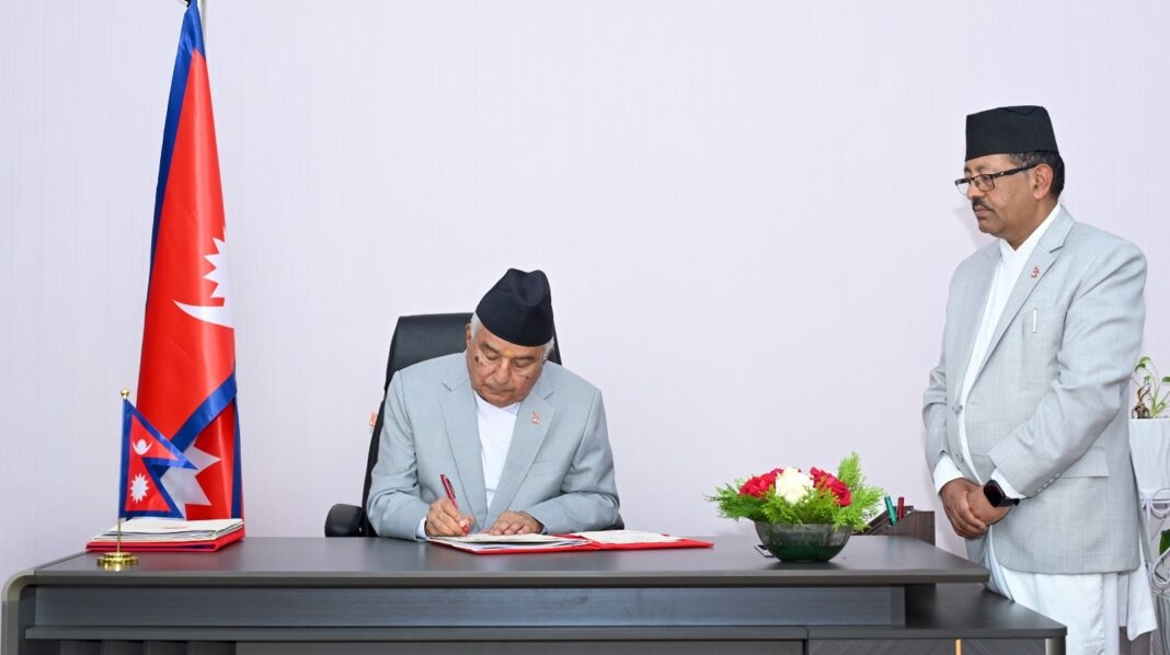 राष्ट्रपतिद्वारा संवैधानिक परिषद्सम्बन्धी अध्यादेश फिर्ता