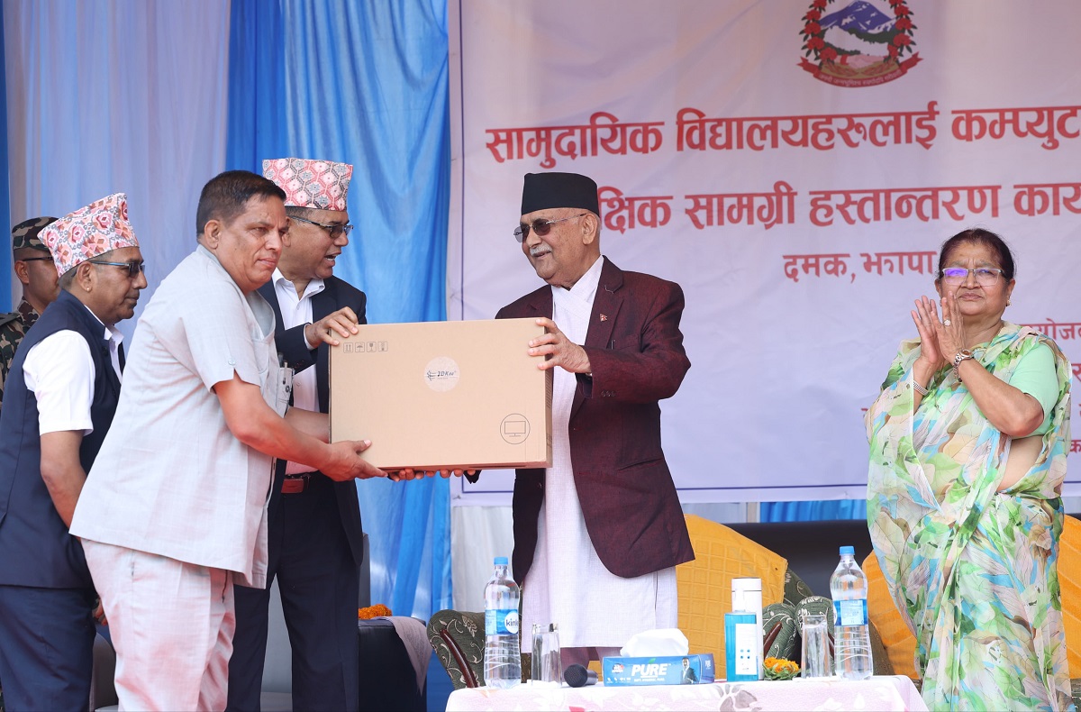 प्रधानमन्त्रीबाट तीन जिल्लाका सामुदायिक विद्यालयलाई कम्प्युटर वितरण
