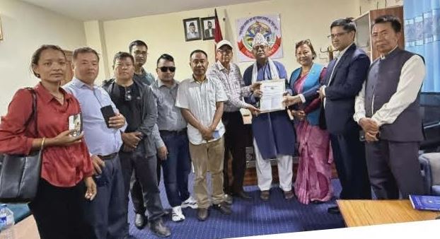 त्रियुगालाई स्थानीय सञ्चार नीति बनाउन आग्रह