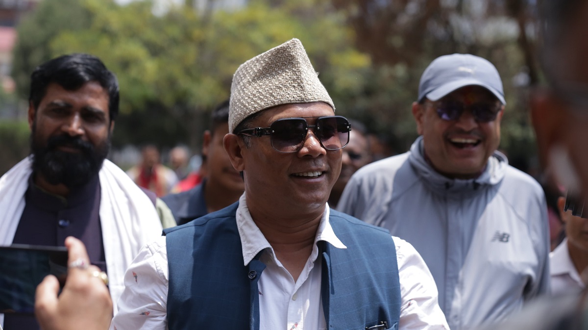 किन पक्राउ परे रेशम चौधरी ?