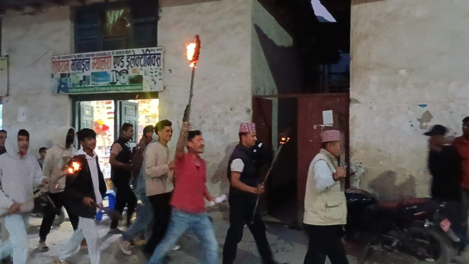 राप्रपा बझाङको मसाल जुलुस