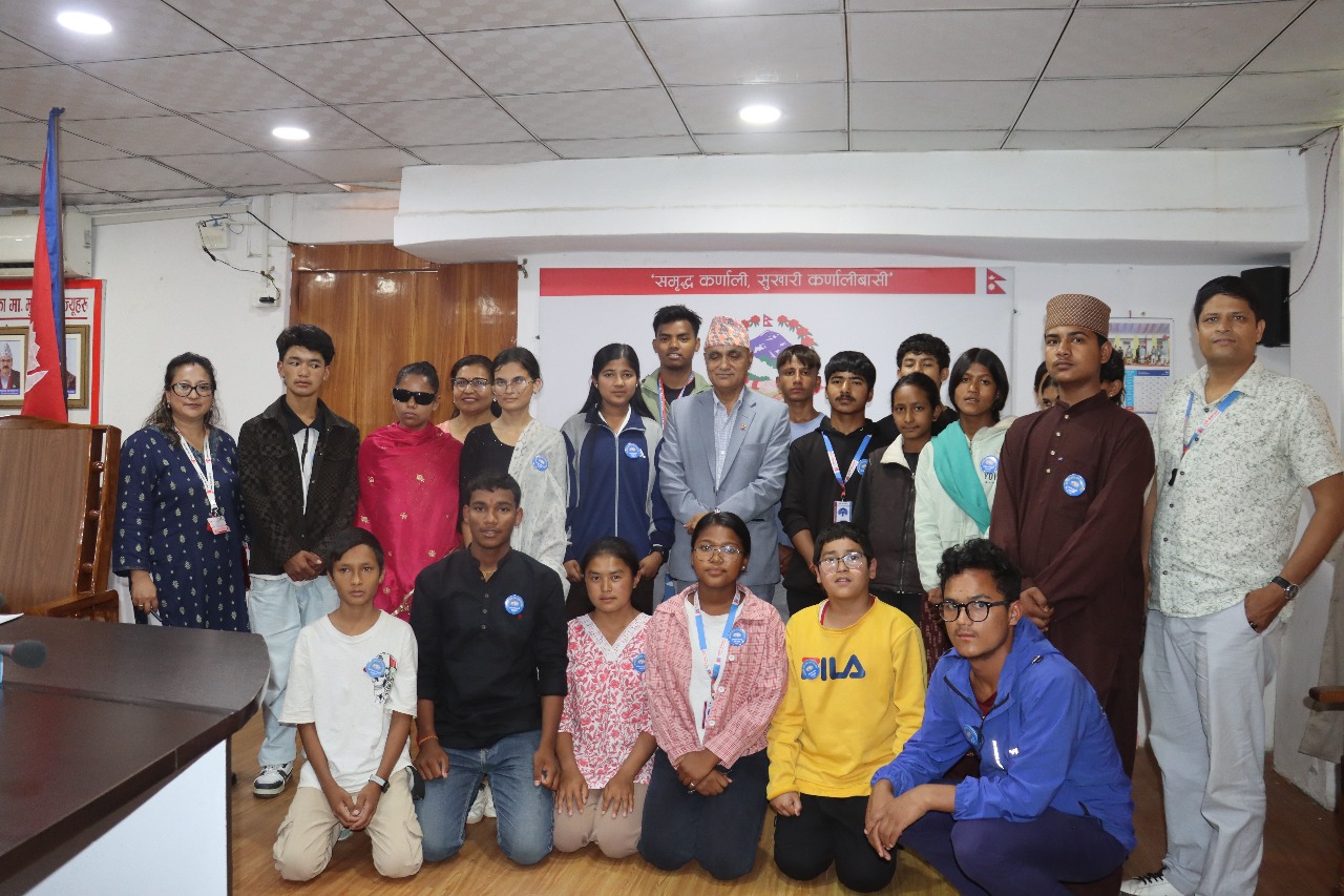 बालबालिकालाई कर्णालीका मुख्यमन्त्रीको सुझाव- विद्यालय नगएका बालबालिकाको हितमा पनि बोल्नुहोला