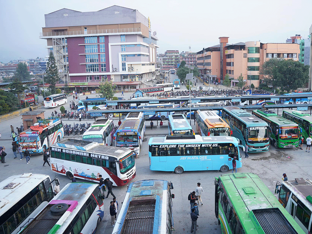 चाडपर्वमा अनलाइन बस टिकट बुकिङलाई प्राथमिकता, यातायात व्यवस्थापनलाई सुरक्षित बनाउन निर्देशन