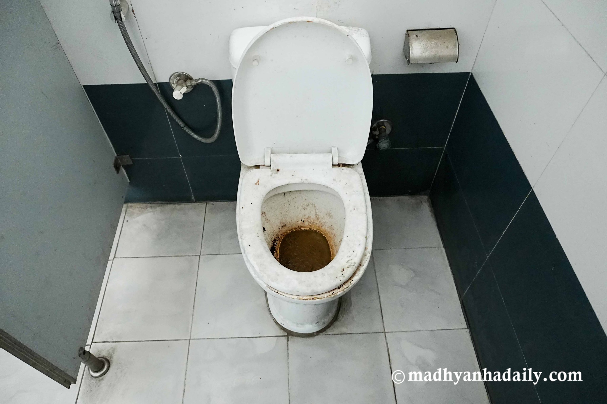 सिंहदरबारकै शौचालय बेहाल (तस्बिरहरू)