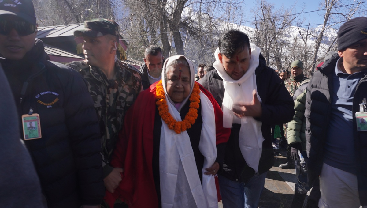 प्रधानमन्त्री कार्कीद्वारा मुक्तिनाथको दर्शन, निर्वाचन सफल पार्न निर्देशन