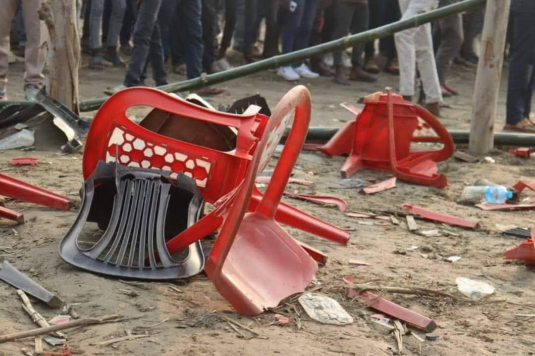 भोजपुरी ‘स्टार’ खेसारीलालको कार्यक्रममा कुर्सी तोडफोड