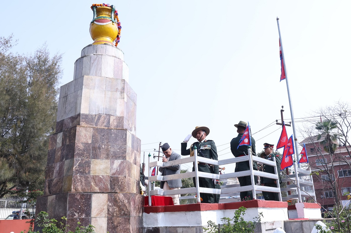 प्रधानमन्त्रीबाट शहीद स्मारक र शहीदगेटमा पुष्पहार अर्पण