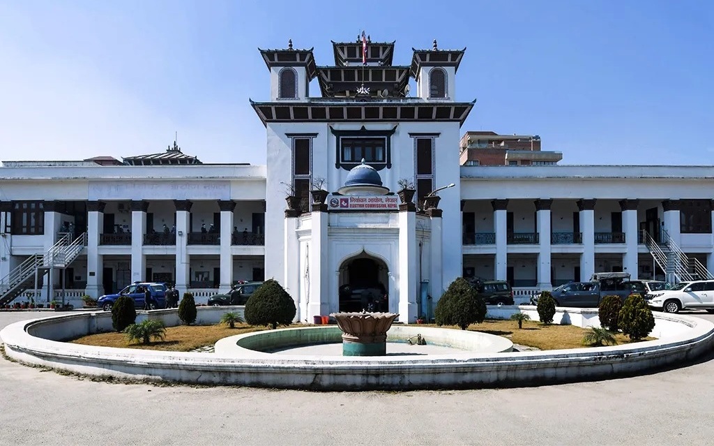 आज समानुपातिकतर्फ निर्वाचित सांसदलाई प्रमाणपत्र दिइँदै