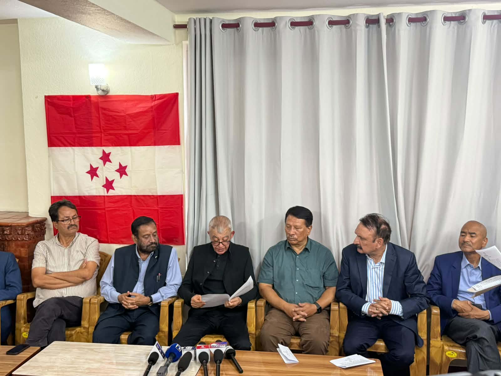कांग्रेसका नेता-कार्यकर्ताहरूको आत्मसम्मान कुनै पदको सौदाबाजीको विषय हुन सक्दैन : डा शशांक कोइराला