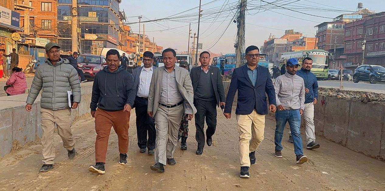 सूर्यविनायक-धुलिखेल सडक निर्माण कामलाई तीव्रता दिन मन्त्री घिसिङको आग्रह