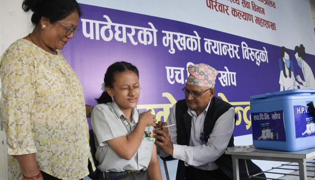 पाठेघरको क्यान्सर रोक्न एचपिभी खोप