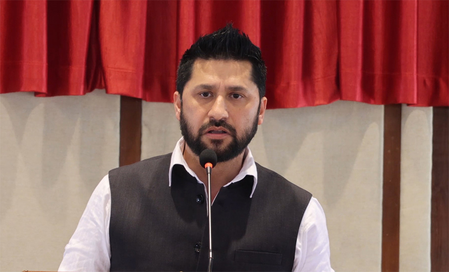 बयानमा पनि जीबी देखाएर पन्छिए रवि