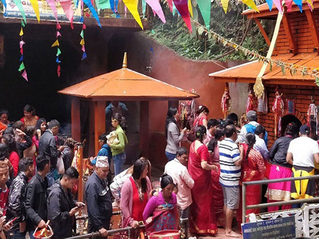 देशभरका राम मन्दिरमा भक्तजनको भीड