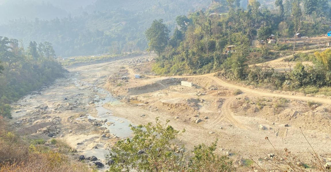 पुल निर्माण कार्य अलपत्र