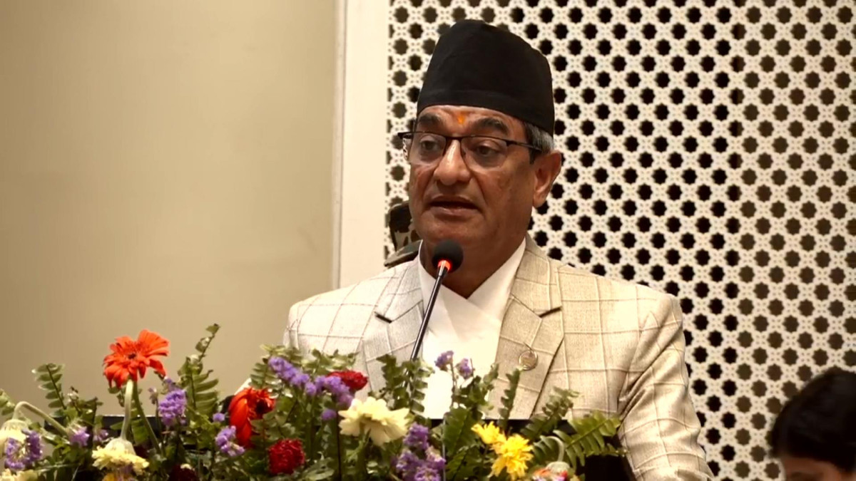 १० महिनामा सरकार फेरिँदैन : गृहमन्त्री लेखक
