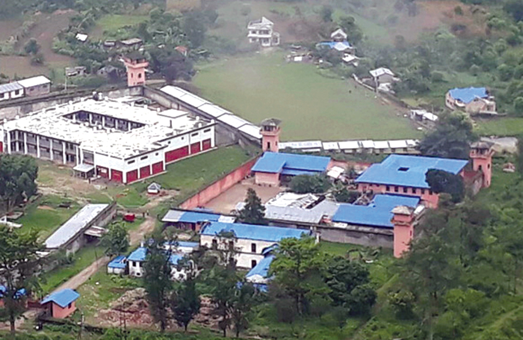 कारागारभित्रै सीप सिकेर कमाउँछन् कैदीबन्दीहरू
