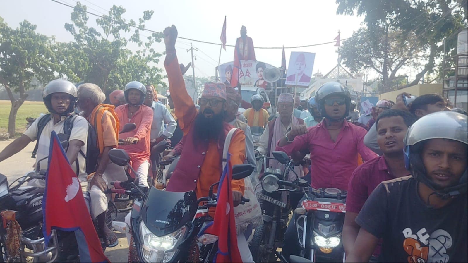 रौतहटमा राजावादीहरुको मोटरसाइकल र्‍याली