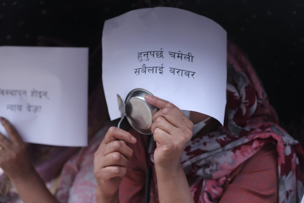 माइतीघरमा सुकुम्वासीको नारा- ‘हुनुपर्छ चमेली सबैलाई बराबर’