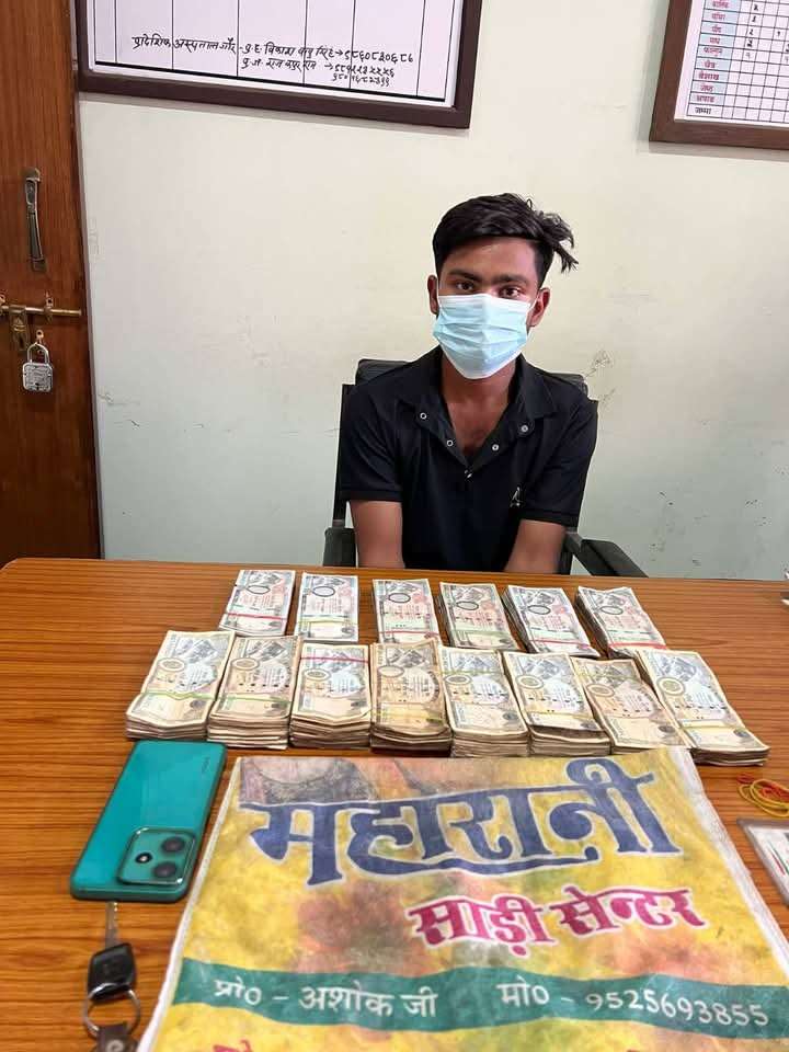 स्रोत नखुलेको १० लाख नेपाली रुपैयाँसहित भारतीय पक्राउ 