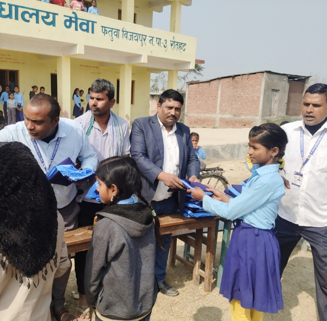 विद्यार्थीलाई स्कुल पोसाक