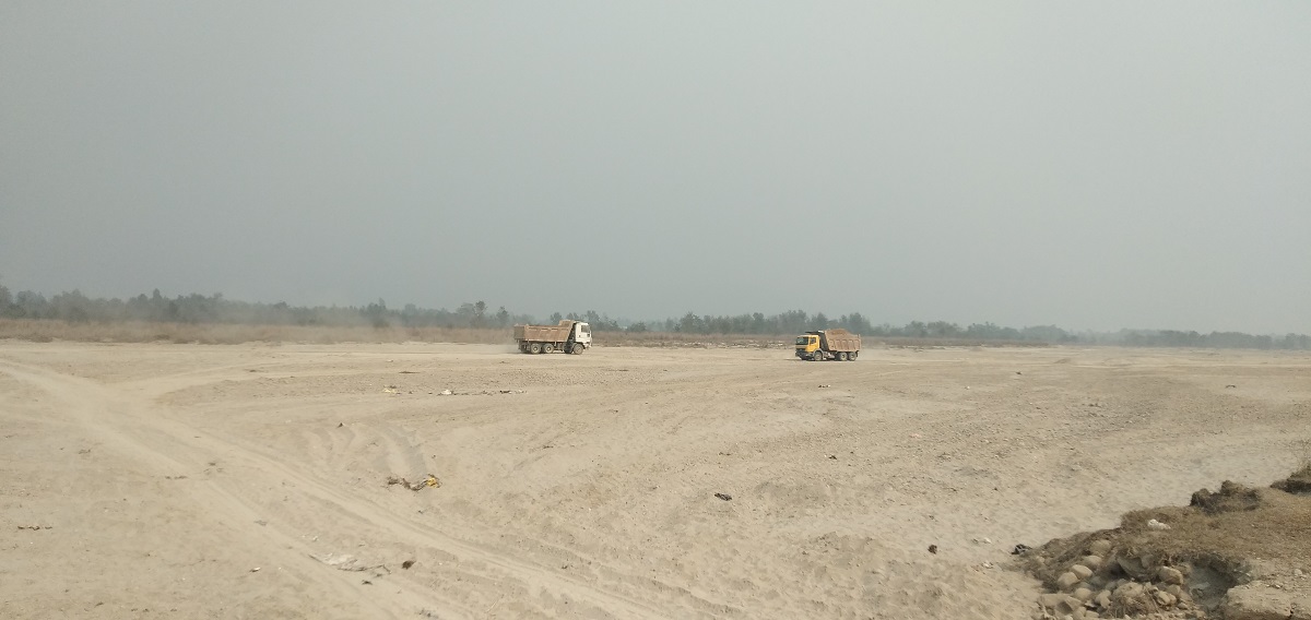 जनप्रतिनिधि र कर्मचारीकै मिलेमतोमा नदीजन्य पदार्थ दोहन