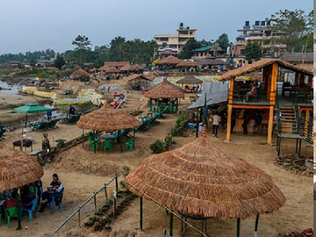 सौराहामा पर्यटकको चहलपहल बढ्यो